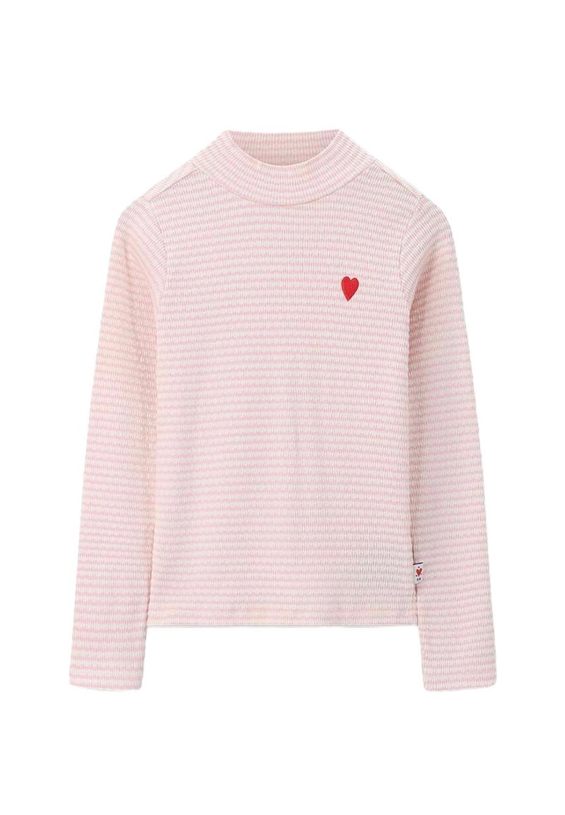 Haut à manches longues rayé rose clair avec un col montant et un petit emblème en forme de cœur rouge. Texture douce avec une coupe décontractée.