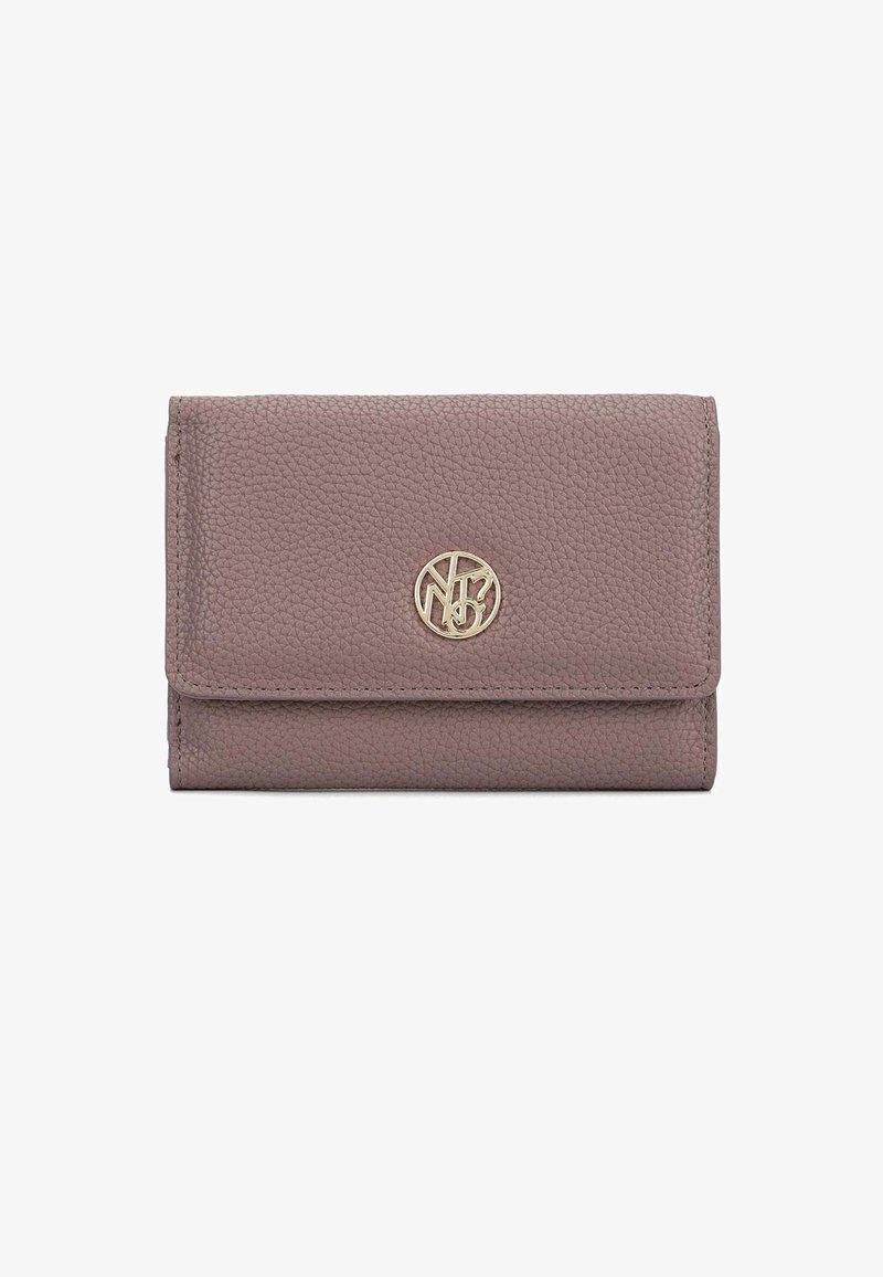 Portafoglio pieghevole in morbida pelle viola testurizzata con un logo circolare dorato sulla parte anteriore. Presenta un design semplice e cuciture a contrasto.