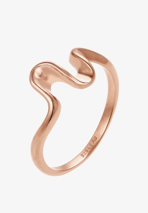 Roze gouden ring met een golvend ontwerp, een soepele textuur en een gepolijste afwerking. Gemarkeerd met "925", wat de zilverinhoud aangeeft.