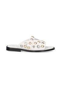 Sandalias de slide blancas con dos correas superpuestas, que presentan cortes circulares y acentos metálicos decorativos en oro, rosa dorado y plata. Suela plana.
