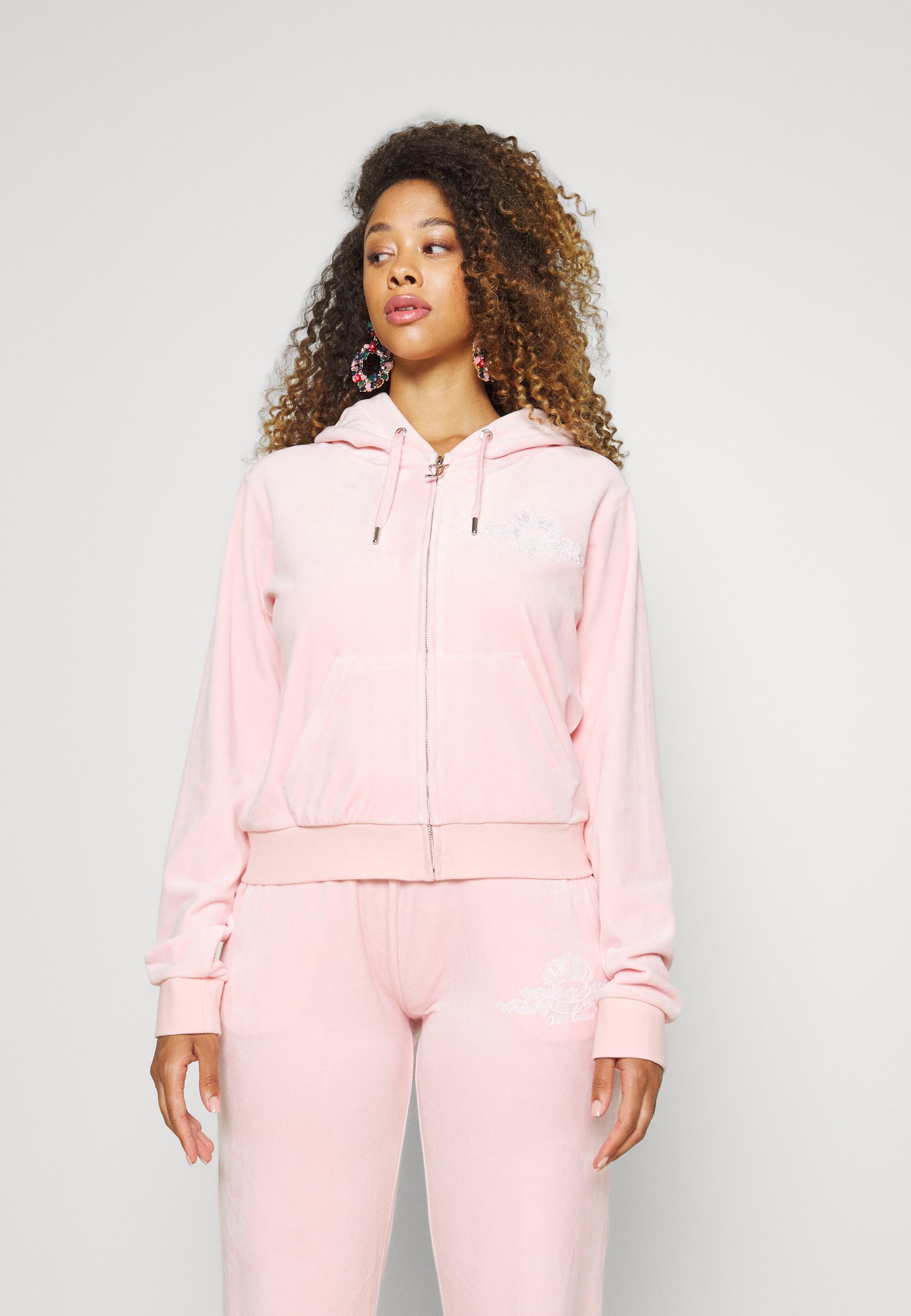 Juicy Couture ANNIVERSARY CREST HOODIE - Sweater met rits - almond  blossom/donkerroze - Zalando.nl