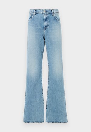 Világoskék farmer anyagú, széles szárú, magas derekú nadrág öt zsebével és varrással, gombos és cipzáras záródással.