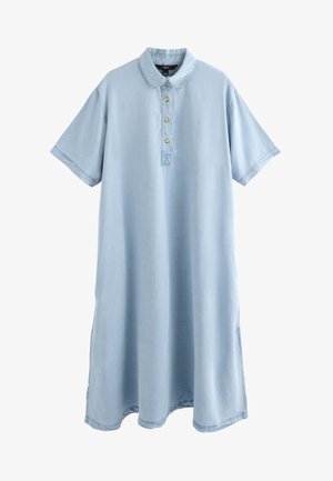 Rochie polo albastru deschis cu mâneci scurte, guler, fâșie cu nasturi și decupaje laterale, realizată dintr-un material moale.