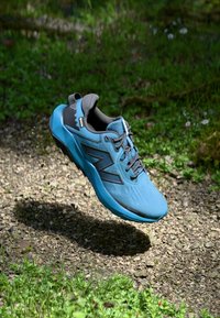 New Balance DYNASOFT NITREL V6  - Katujuoksukengät - blue