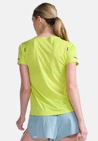 2XU LIGHT SPEED TEE - Sports T-shirt - volt black reflective