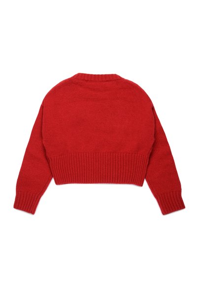 Rød cropped genser med ribbestruktur, lange ermer og rund halslinning. Bak er det en glatt strikket finish.
