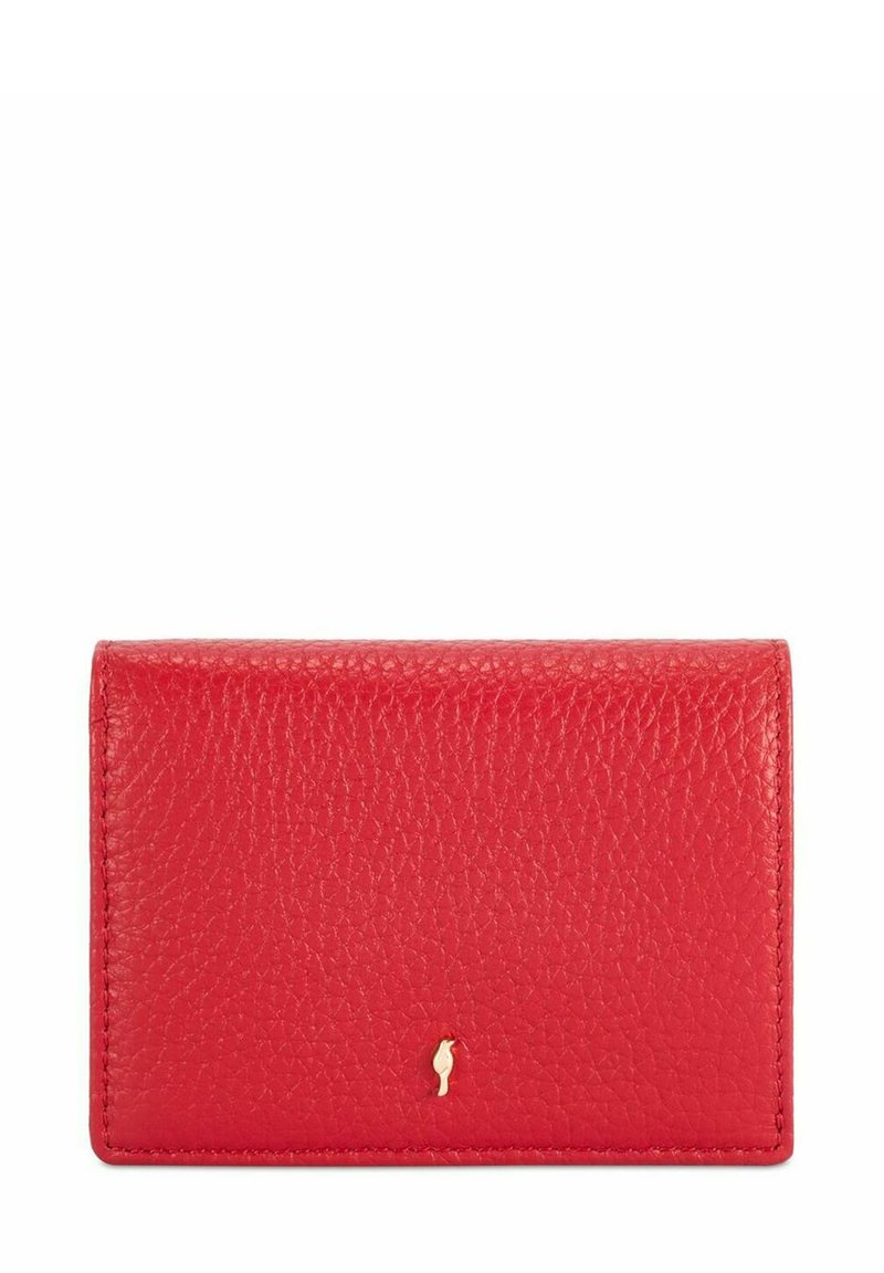 Czerwony skórzany portfel o teksturowym wykończeniu, z małym złotym akcentem. Kompaktowy prostokątny kształt, minimalistyczny styl.