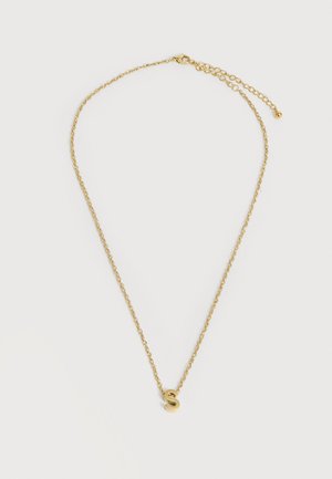 Λεπτή χρυσή αλυσίδα με μικρό μενταγιόν "S" και ρυθμιζόμενο κούμπωμα σε λευκό φόντο.