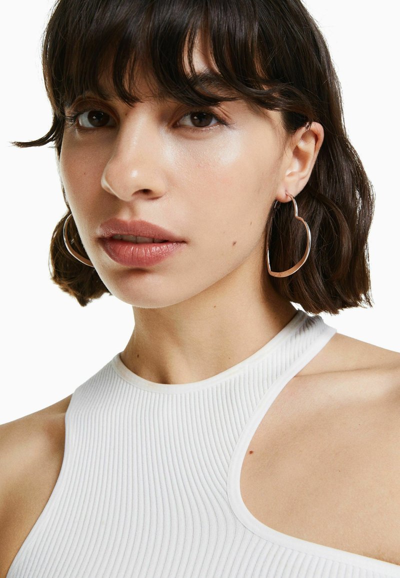 Bershka THIN HEART SET OF 3 HOOP Ohrringe silver coloured