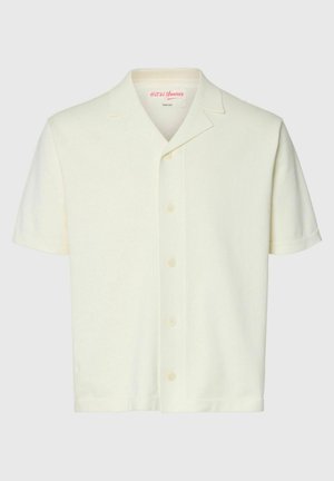 Krémová košeľa s krátkym rukávom na gombíky s golierom typu camp a rovnými lemy, so subtilnou textúrou látky a minimalistickým dizajnom.