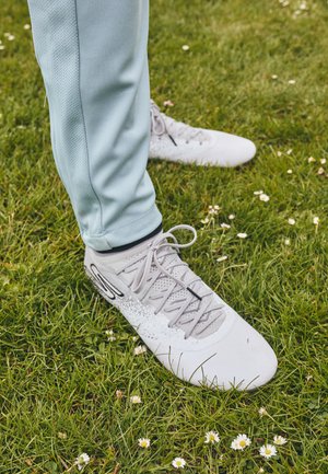 RAZOR 1.5 ELITE FG - Botines de fútbol para césped - white/silver
