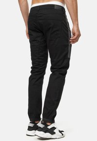 INDICODE JEANS HOSE BRUNO - Pantalones - black