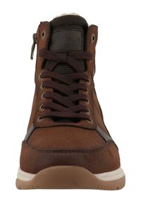 Brązowe wysokie trampki z gładkiej skórzanej cholewki, tekstylnymi akcentami, okrągłymi oczkami, płaskimi sznurowadłami i białą gumową podeszwą. Posiadają zamek błyskawiczny z boku.