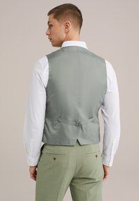 Thumbnail Image 3