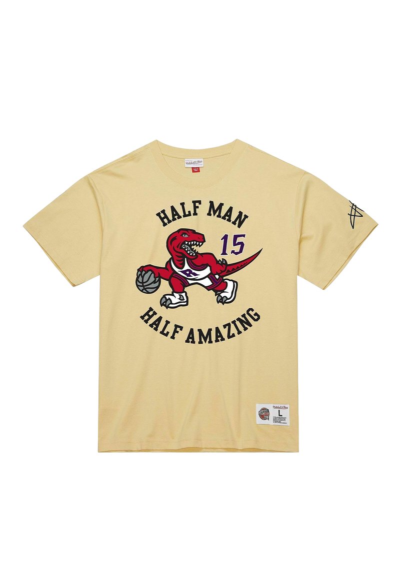 Gelbes Baumwoll-T-Shirt mit kurzen Ärmeln, das einen auffälligen schwarzen Text "HALF MAN HALF AMAZING" und eine rote Dinosauriergrafik mit einem Basketball zeigt.