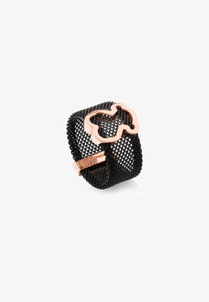 Anello in rete nera con accento in oro rosa a forma di nuvola, con una texture liscia e un design di chiusura sicuro.