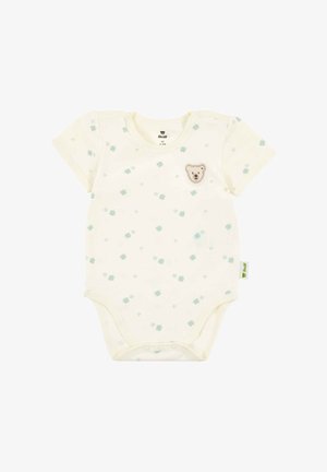 Cremefarbenes Baby-Strampler mit kurzen Ärmeln, hellgrünem Kleeblattmuster und kleinem Teddybär-Patch auf der Brust.