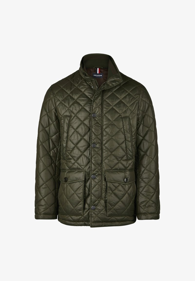 Olijfgroen gewatteerd herenjack met drukknoopsluiting aan de voorkant, twee borstzakken en twee onderste klepzakken, staande kraag.