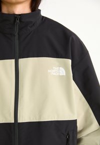 The North Face EASY WIND TRACK JACKET - Ljetna jakna - black/clay grey