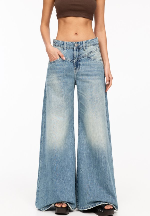 WIDE - Flared Jeans