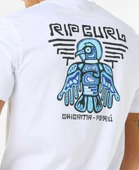 Camiseta de algodón blanca con un gráfico azul y negro de un pájaro con las alas extendidas, texto "RIP CURL" y "EHIGAMA-PERU" abajo.