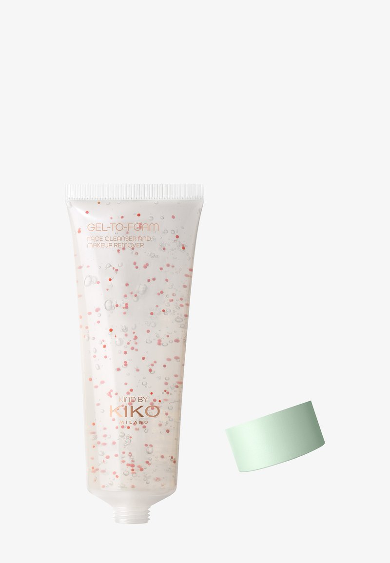 KIKO Milano - KIND BY KIKO GEL-TO-FOAM FACE CLEANSER AND MAKEUP REMOVER - Olio detergente, Ingrandire