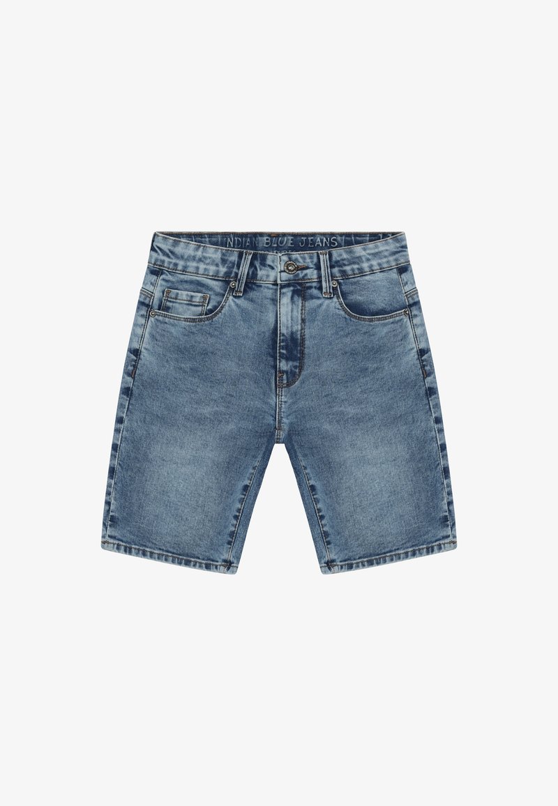 Pantalones cortos de mezclilla en lavado azul claro con un corte recto. Cuenta con cinco bolsillos, cierre de botón y un desvanecimiento sutil para dar textura.