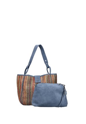 Grand sac cabas tissé multicolore avec poignées bleues et une petite pochette bleue détachable avec fermeture éclair et bandoulière réglable.
