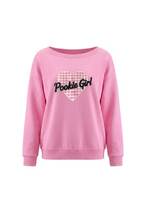 Pink langærmet sweatshirt med gingham hjertegrafik og sort tekst med teksten "Pookie Girl" foran, ribbet ærmekanter og kant.