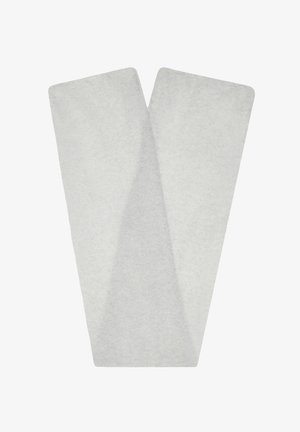 Szary wełniany szalik z trójkątnym wzorem, o miękkiej fakturze i gładkiej powierzchni, starannie złożony do ekspozycji.