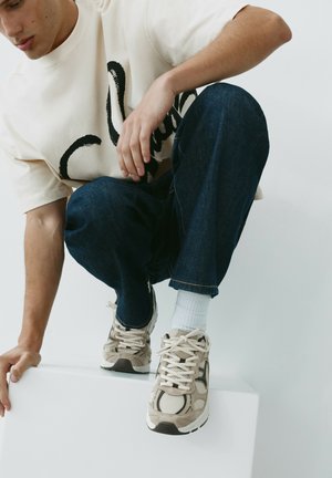 PULL&BEAR, URBANE SNEAKER - Sneaker low - beige