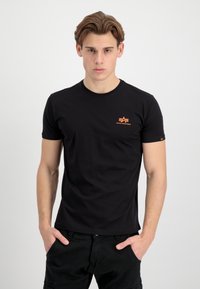Alpha Industries BACK REFLECTIVE  - Camiseta estampada - black/orange