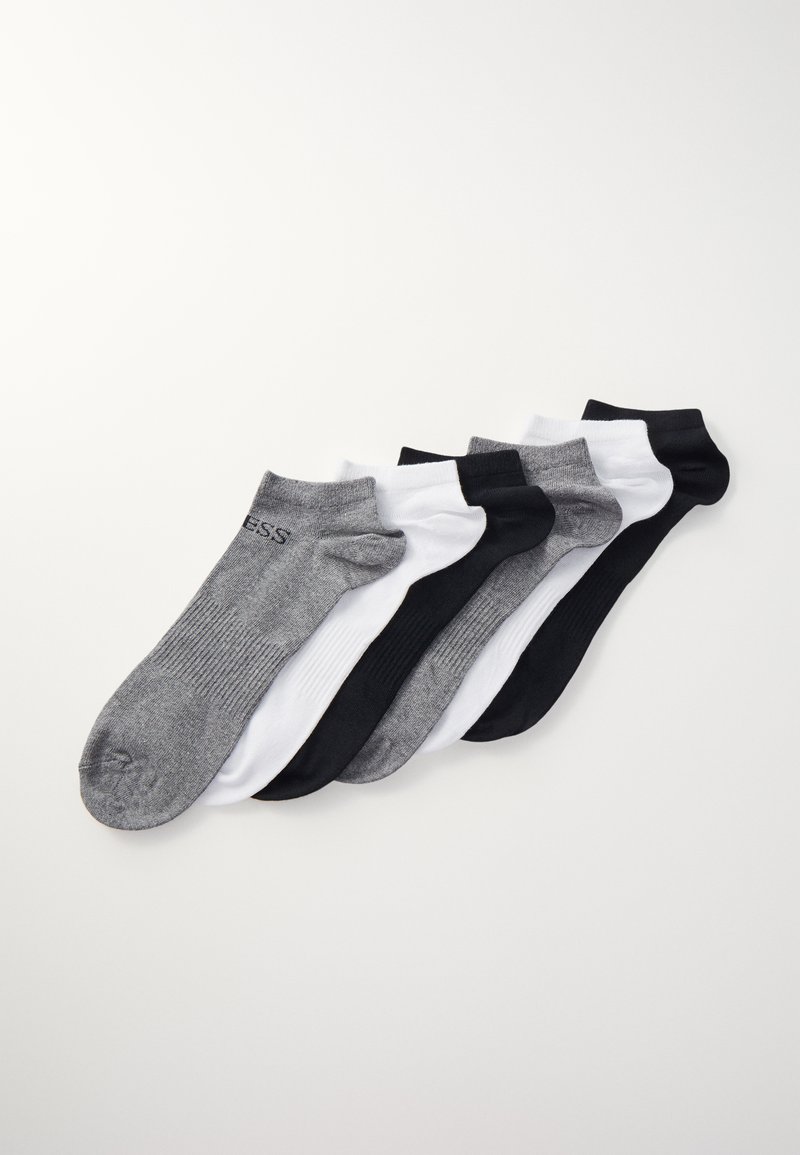 Cinco pares de calcetines cortos en negro, blanco y gris. Presentan una textura acanalada y una tela suave, con un logo en el calcetín gris.