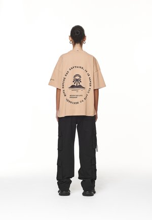 T-shirt imprimé - sand
