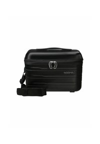 Valigia da viaggio rigida nera con superficie testurizzata, chiusura a zip, manico per il trasporto e tracolla staccabile. Logo sul davanti.