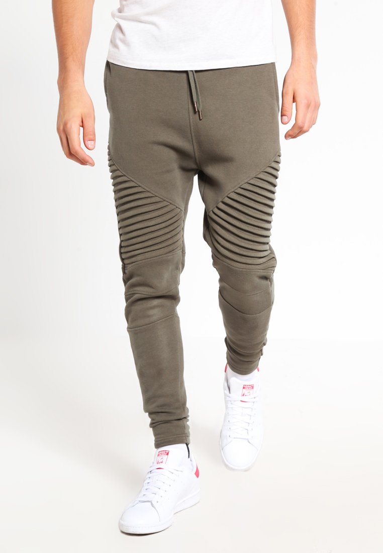 Urban Classics PLEAT SWEATPANTS - Pantalones deportivos - olive