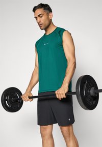 Champion TRAINING TANK - Top - dark green