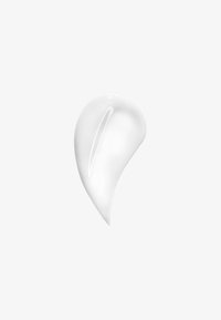 Trace de crème gel blanche claire avec une texture lisse sur un fond blanc uni, montrant de la brillance et des reflets subtils.