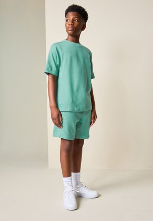 Next, TEXTURED SHORT SLEEVE SET - Tepláky - green