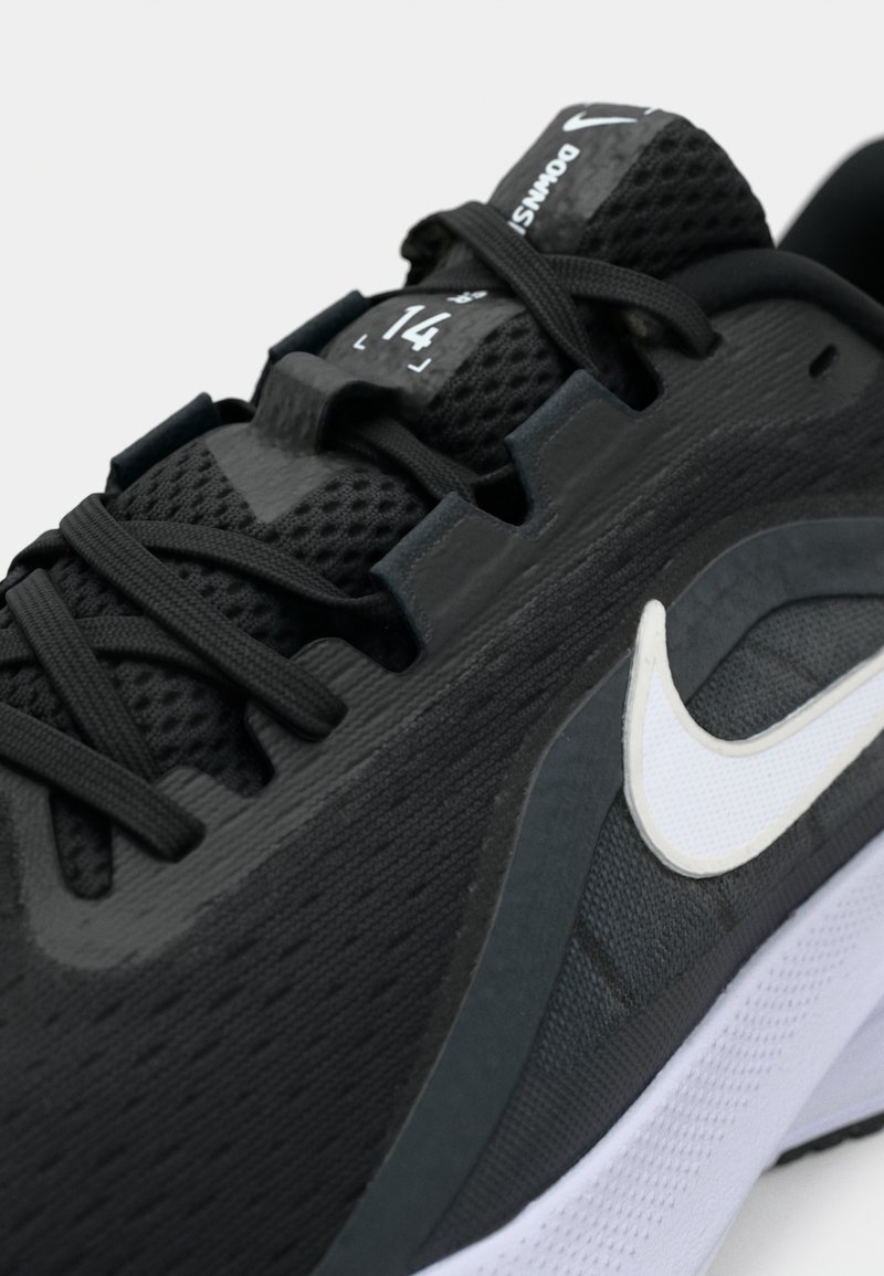 Nike Performance DOWNSHIFTER 14 - Silniční běžecké boty - black/white/anthracite/wolf grey