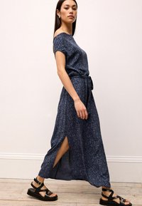 Next SLEEVELESS KNOT SHOULDER COLUMN TALL REGULAR FIT - Maxi šaty - blue navy geometric