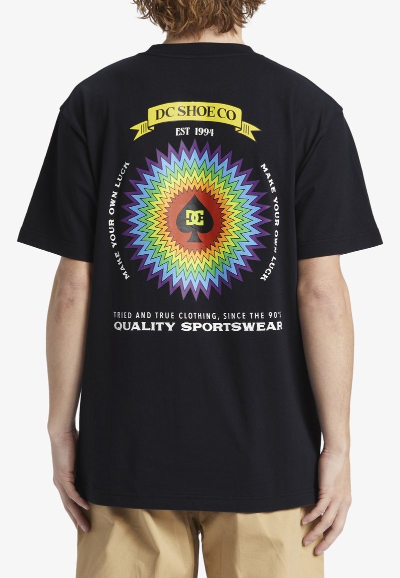 Camiseta DC Shoes Hell Bent Hss - Masculina em Promoção