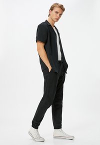Koton DRAWSTRING POCKET DETAIL - Jogginghose - black