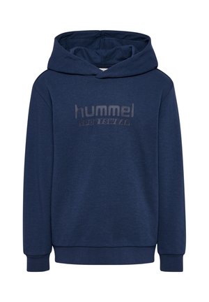 Navyblauwe hoodie van zacht materiaal, met een voorzak in kangoeroestijl en een textuur-logo "hummel SPORTSWEAR" op de borst. Regulere pasvorm.