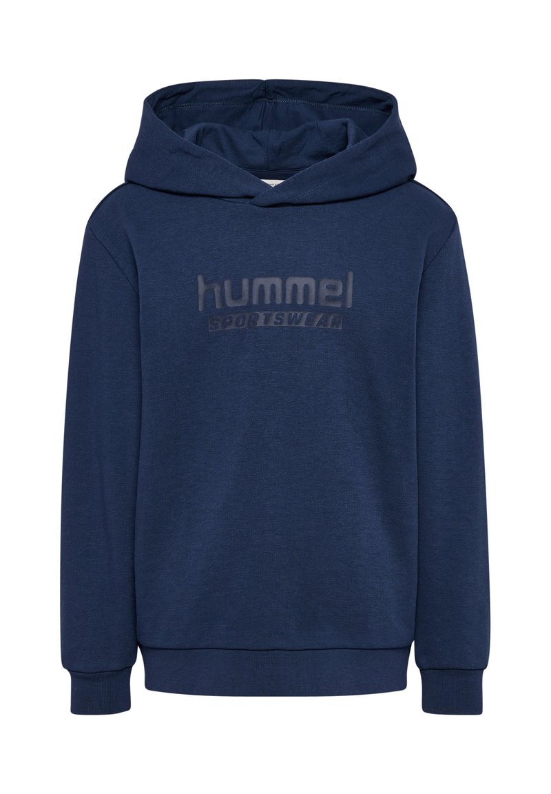 Granatowy hoodie z miękkiego materiału, z przednią kieszenią typu kangur oraz teksturowanym logo "hummel SPORTSWEAR" na piersi. Klasyczny krój.