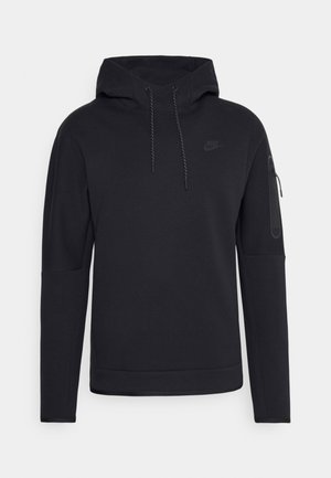 Sweat à capuche Nike noir à manches longues avec capuche à cordon et poche zippée sur la manche gauche, présenté sur fond blanc.