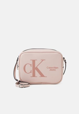 SCULPTED LARGE CAMERA - Across body bag - pale conch shell