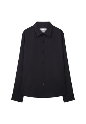 Chemise noire à manches longues avec un col classique, des boutons à l'avant et une coupe décontractée. Fabriquée en tissu lisse avec un minimum de détails.