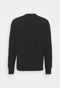 Sweat-shirt noir à manches longues avec col rond, poignets et ourlet côtelés, vu de dos sur un fond uni.