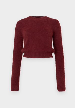 Burgundska skrajšana pulover iz puhastega pletenega materiala; okrogla izrezana ovratnik, dolgi rokavi in ribast rob. Mehka tekstura, sproščen stil.